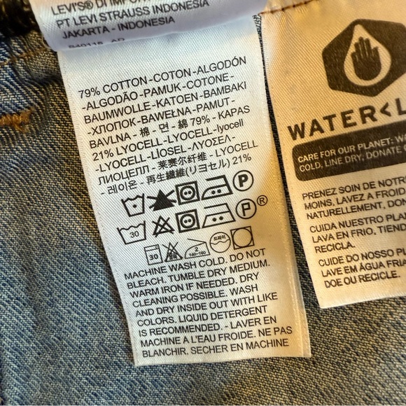 Levi's Light Jean Jacket Denim Ex Boyfriend Trucker Red Tab Blue Women’s Large - Picture 13 of 16